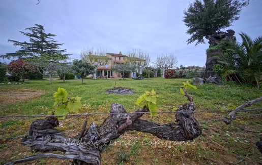 Grimaud Property of 324 m² of living space on a plot of 34,000 m2