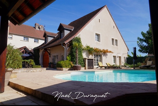 Dpt Jura (39), à vendre proche de Dole maison P20 de 444 m² - Terrain de 837,00 m²- propriété avec 2