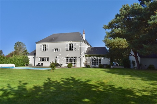 Dpt Loiret (45), à vendre Sully Sur Loire Maison bourgeoise 9 pièces de 270 m² - Terrain de 2 548,00