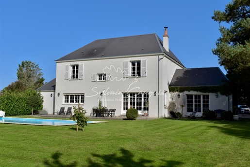 Dpt Loiret (45), for sale Sully Sur Loire 9-room bourgeois house of 270 m² - Land of 2,548.00 m² - H