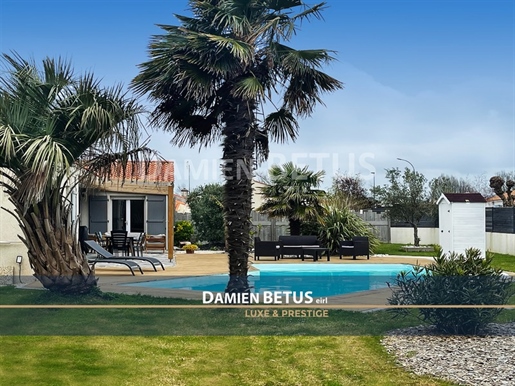 Dpt Vendée (85), for sale near Saint Gilles Croix De Vie house P8 of 229 m² - Land of 2,300.00 m² -