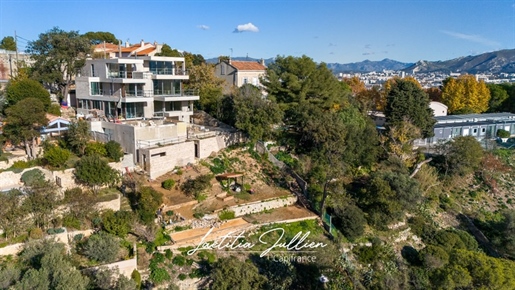 Dpt Bouches du Rhône (13), in vendita Marsiglia 8° Distretto Eccezionale villa moderna da completare