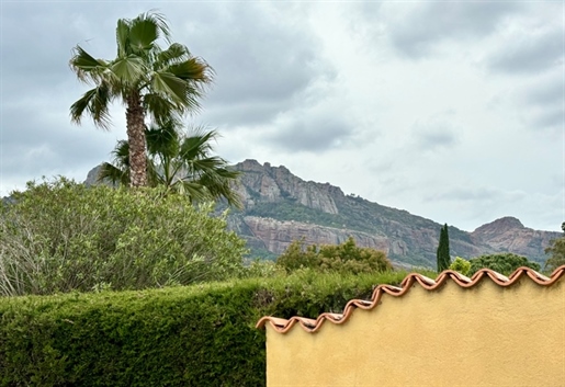 À vendre Roquebrune Sur Argens maison vue sur le rocher avec 4 chambres - Terrain de 950,00 m²