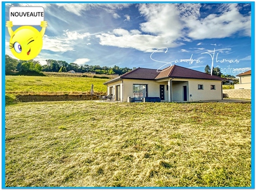 Dpt Isère (38), for sale near Bourgoin-Jallieu new T5 house with large plot of land with swimming p