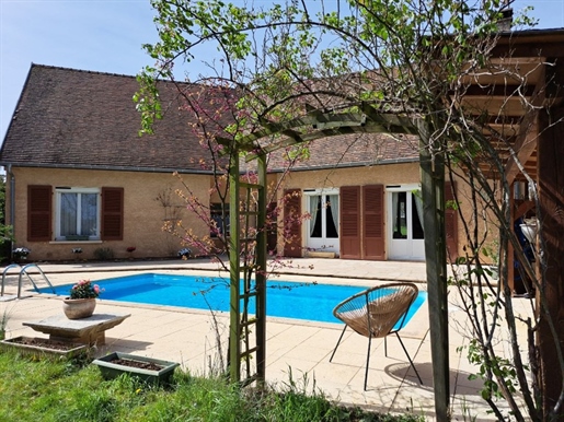 Dpt Saône et Loire (71), for sale P6 house of 185.41 m² - Land of 6,579.00 m² - Single storey