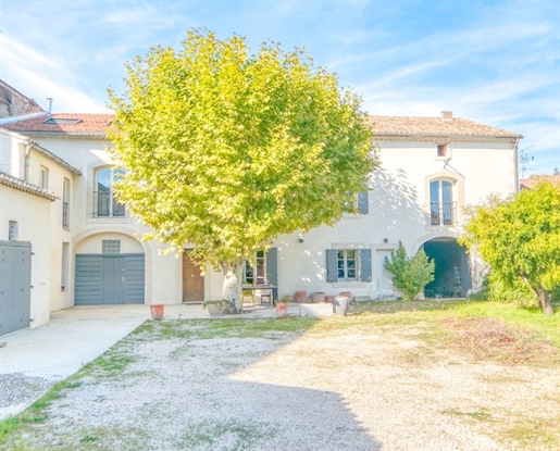 Vaucluse (84) near Avignon, Vedene vineyard bastide of 438 m² - Land of 890 m² + 250 m² of outbuildi