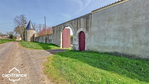 Dpt Deux Sèvres (79), à vendre proche de Thouars maison P16 de 414 m² - Terrain de 32 665 m²