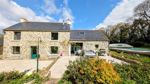 Dpt Finistère (29), for sale Hanvec property with main house of 150 m², swimming pool and two large