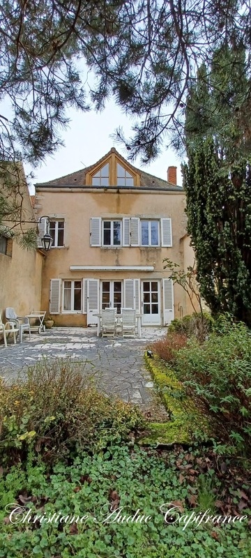 Entre Cluny et Charolles, maison de centre bourg de 180 m² à rénover, sur parcelle de terrain de 508