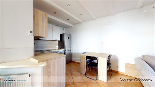 Dpt (), for sale Town House District Tasdon / La Rochelle T3, and a private enclosed courtyard.