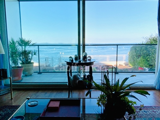 For sale Arcachon Sea Front - Apartment with Terrace and Balcony - 3 bedrooms - 1st line - beach acc