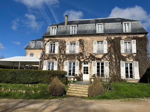 Dpt Seine et Marne (77), Manor Hotel for sale near Crésy la Chapelle of 1473 m² - 22 rooms - Land of