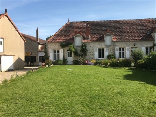 Dpt Indre (36), for sale near La Chatre property of 154 m² and more than 900 m2 of outbuildings - Sw
