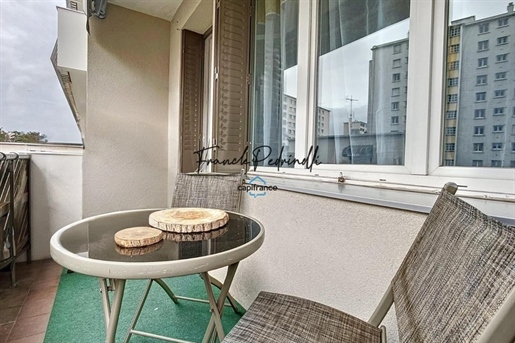 Dpt Rhône (69), for sale charming T3 apartment in the heart of Villeurbanne - Gratte-Ciel Sector