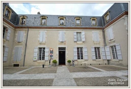 Dpt Lot et Garonne (47), for sale 17th Century Chateau at the gates of Agen - 52 Hectares of land