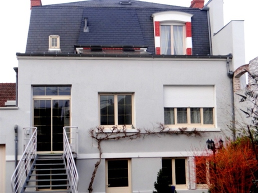 Dpt Allier (03), à vendre Montlucon proche du centre ville maison 1900 bourgeoise 6 pièces , garage