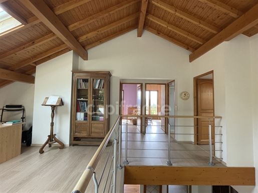 Dpt Haute Savoie (74), à vendre proche de Seynod maison P8 de 203,08 m² - Terrain de 1 513,00 m²