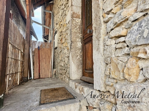 Département de l'Ain, Duplex apartment in a stone house in Culoz/Béon
