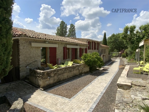 Charming hotel with 14 rooms in the Luberon in Forcalquier