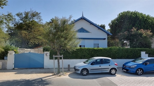 Charente Maritime (17), A Vendre charmante propriété en front de mer, avec 2 maisons total 200m² P8,
