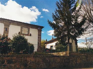Casa Senhorial com Capela, em Nevogilde, Lousada – Porto