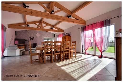 Dpt Charente Maritime (17), for sale near Surgeres house P7 3 bedrooms, 3 bathrooms, 3 dres