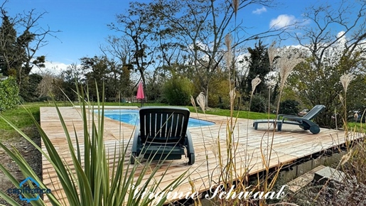 Dpt Landes (40), for sale Dax Sector 7 Room House With Double Garage And Swimming Pool On 1782 M2 Of