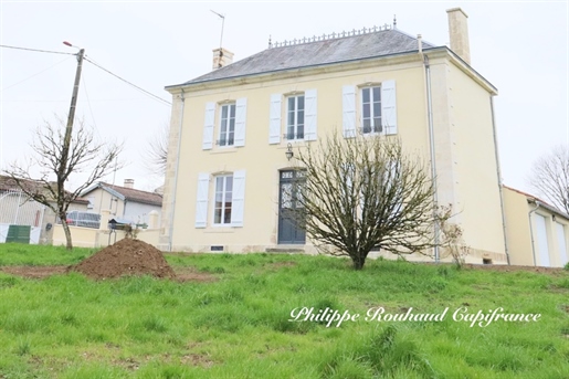 Bourgeois house in St Laurs 148.84 m² - Land of 2,082.00 m²