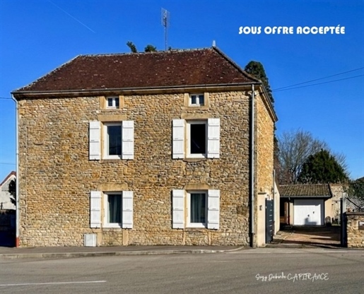 Dpt Saône et Loire (71), verkoop huis Charolles centre ville P5 98 m² op gezellig terrein van 267 m²