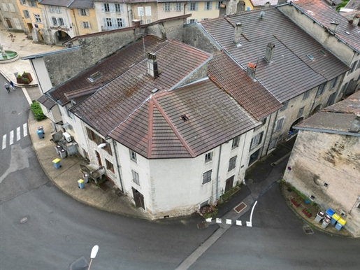 Dpt Jura (39), Im Zentrum von ARINTHOD Haus zu renovieren