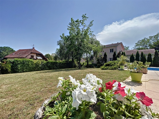 Dpt Ain (01), for sale Prevessin Moens house P9 of 193.43 m² - Land of 1,250.00 m²