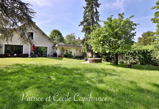 Dpt Seine et Marne (77), for sale La Rochette house P7 of 247.59 m² - Land of 2,500.00 m²
