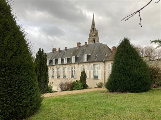Dpt Aisne (02), for sale Soissons hyper-center property 638 m² with garage and 2166 m² of land