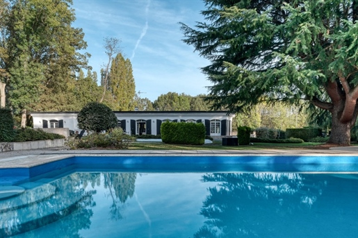 Dpt Yvelines (78), for sale Garancieres single-storey villa, P7 of 227.09 m² - Land of 9,327.00 m² -
