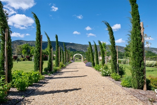 Dpt Vaucluse (84), for sale in the heart of the Luberon exceptional property of more than 800 m² on