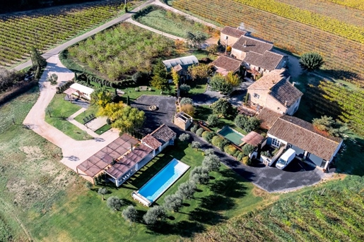 Dpt Vaucluse (84), à vendre En Exclusivité en campagne de Menerbes propriété de près de 400 m² avec
