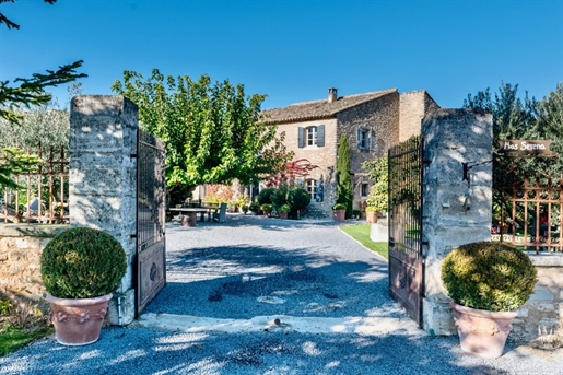 Dpt Vaucluse (84), à vendre En Exclusivité en campagne de Menerbes propriété de près de 400 m² avec
