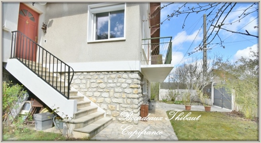 Welcome to Sainte-Geneviève-des-Bois, in the prestigious Golden Triangle district! A house of
