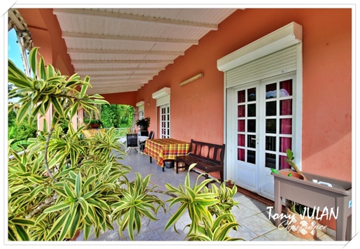 Dpt Guadeloupe (971), à vendre Gourbeyre maison P4 de 105 m² - Terrain de 935,00 m² - Plain pied