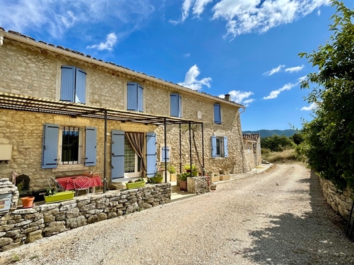 Dpt Vaucluse (84), for sale P9 stone building of 235 m² - Land of 80,000.00 m² and outbuildings...