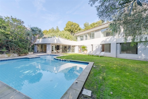 Dpt Bouches du Rhône (13), à vendre Marseille 8Eme Arrondissement maison P9 de 287 m² - piscine - pa