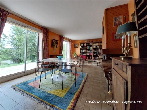 Dpt Puy de Dôme (63), zu verkaufen Châtelguyon großes Haus mit Swimmingpool auf großem bewaldetem G