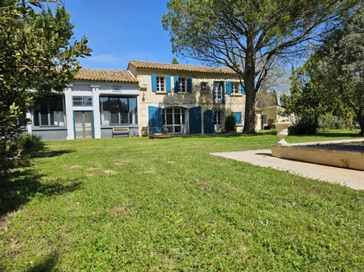 Dpt Bouches du Rhône (13), for sale Arles property with swimming pool and land of 6200m²