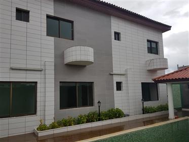 Villa duplex til salgs i Grand-Bassam