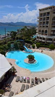 Cannes, Good Investment Apartment in an upcoming area, Garage, 2 pools, Garden, Free Sea view, 50m f