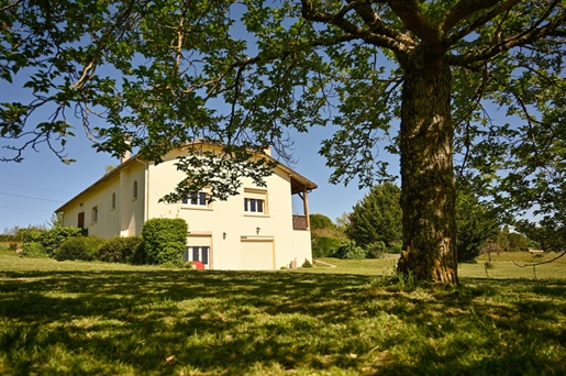 Maison de campagne de 274 m² avec vue imprenable sur les Pyrénées