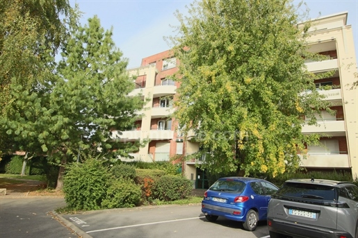 Cross between Mairie and Barbieux - Rare T5 of 140 m2 with garage, 2 parking spaces and cellar