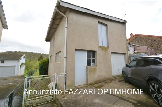 Up for grabs! a village house, ideally located near the Belgian and Luxembourg borders. This buildin