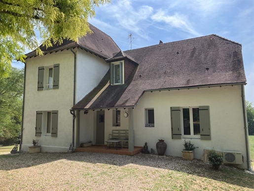 Drop dead gorgeous, renovated 4 bedroom / 4 shower room country house with gite potential in haven o