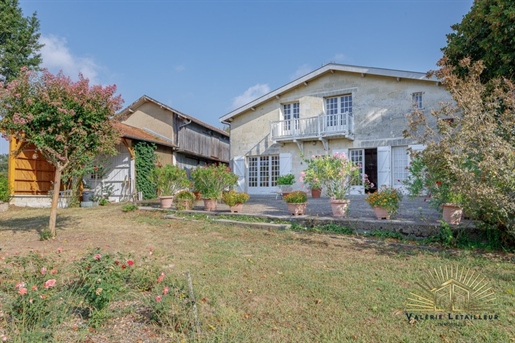 Charming house with 358m2 of living space on a 10,000m2 plot with open views